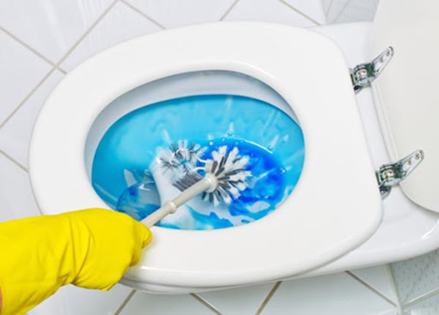 Cách khử mùi nhà vệ sinh bằng dung dịch nước tẩy