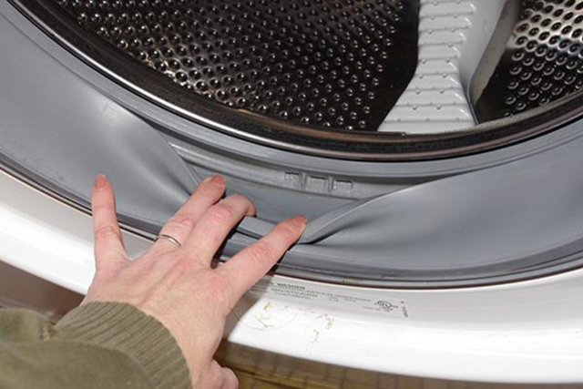 Cách vệ sinh gioăng cao su máy giặt 1