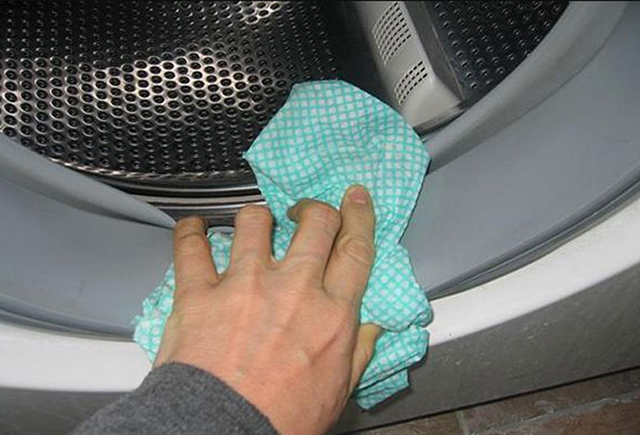 Cách vệ sinh gioăng cao su máy giặt 2